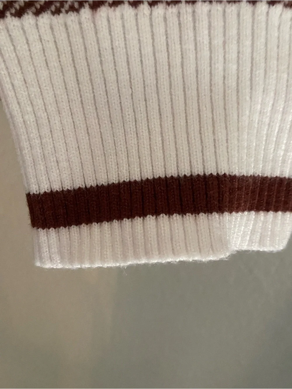 Women's V-Neck Collared Sweater in Dusty Rose/Coffee with White Trim Size M NWOT